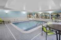 Swimming Pool Springhill Suites Marriott Airport