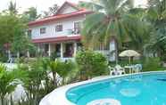 Swimming Pool 2 Las Flores Country & Beachside Hotel