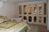 Bedroom Cotswold House