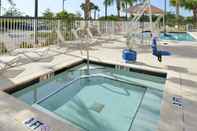 Swimming Pool Fairfield Inn & Suites by Marriott Fort Pierce