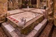 Swimming Pool Inn of the Dove Romantic Suites with Jetted Tub & Fireplace