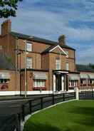 EXTERIOR_BUILDING The Dodington Lodge