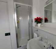 In-room Bathroom 7 The Denes Guest House