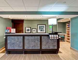 Lobby 2 Hampton Inn by Hilton Sudbury