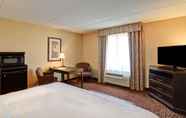 Bedroom 4 Hampton Inn by Hilton Sudbury