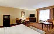 Bedroom 2 Hampton Inn by Hilton Sudbury