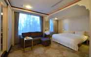 Bedroom 5 Yomi Hotel - MRT Shuanglian Station