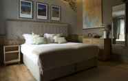 Kamar Tidur 3 Queens Head Hotel