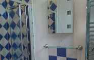 Toilet Kamar 4 Oaklands Bed & Breakfast - B&B