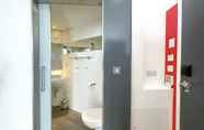 Toilet Kamar 4 Sleeperz Hotel Cardiff