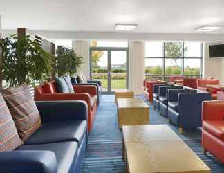 Lobi 2 Ramada Encore by Wyndham Doncaster Airport