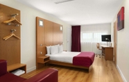 Bedroom 3 Ramada Encore by Wyndham Doncaster Airport