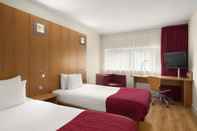 Bedroom Ramada Encore by Wyndham Doncaster Airport
