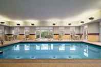 Swimming Pool Hampton Inn & Suites Williamsburg-Central