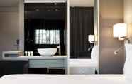 In-room Bathroom 5 AC Hotel Sants by Marriott