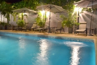 Swimming Pool Hotel Arco Iris