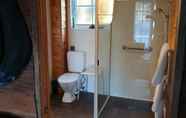 Toilet Kamar 5 Hawley House