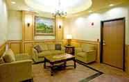 Lobi 6 Holiday Inn Express Jourdanton - Pleasanton, an IHG Hotel