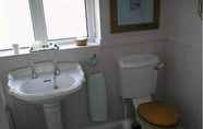 Toilet Kamar 2 Roseville Bed & Breakfast