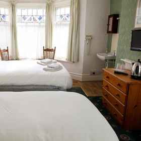 The Sanderling 1, 힌드번 지구 호텔