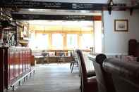 Bar, Cafe and Lounge The Furze Bush Inn