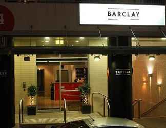 ภายนอกอาคาร 2 Barclay Suites