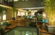 Hồ bơi 5 Pakat Suites Hotel