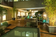 Hồ bơi Pakat Suites Hotel