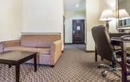 Common Space 3 Comfort Suites Clinton near Presbyterian College