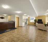 Lobby 2 Days Inn by Wyndham Bonnyville