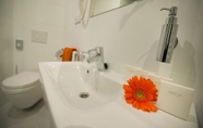 In-room Bathroom 7 EA Business Hotel Jihlava