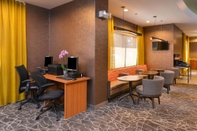 Functional Hall SpringHill Suites by Marriott Roseville