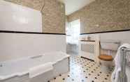 Toilet Kamar 6 Cavens Country House