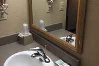 In-room Bathroom Rodeway Inn & Suites