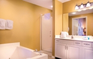 In-room Bathroom 6 Club Wyndham at Majestic Sun