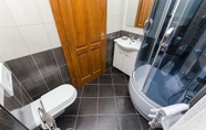 Toilet Kamar 4 Palace Derossi