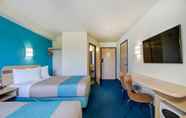 Bedroom 5 Motel 6 Grande Prairie, AB