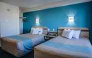 Bedroom 2 Motel 6 Grande Prairie, AB