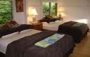 Phòng ngủ 2 Fern Grotto Inn