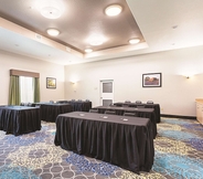 Functional Hall 5 La Quinta Inn & Suites by Wyndham San Antonio Northwest