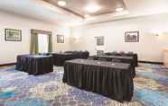 Functional Hall 5 La Quinta Inn & Suites by Wyndham San Antonio Northwest