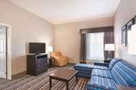 Common Space La Quinta Inn & Suites by Wyndham San Antonio Northwest