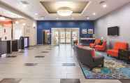 Lobi 5 La Quinta Inn & Suites by Wyndham San Antonio Northwest