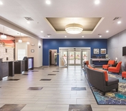 Lobby 2 La Quinta Inn & Suites by Wyndham San Antonio Northwest