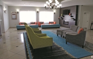 Lobby 6 La Quinta Inn & Suites by Wyndham Orange