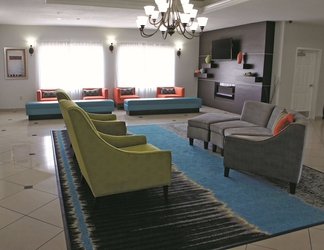 Lobby 2 La Quinta Inn & Suites by Wyndham Orange