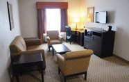 Common Space 7 La Quinta Inn & Suites by Wyndham Orange