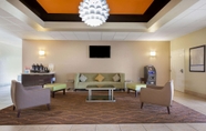Sảnh chờ 3 La Quinta Inn & Suites by Wyndham Angleton