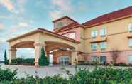 Bangunan 3 La Quinta Inn & Suites by Wyndham Glen Rose