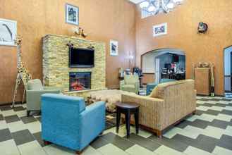 Lobi 4 La Quinta Inn & Suites by Wyndham Glen Rose